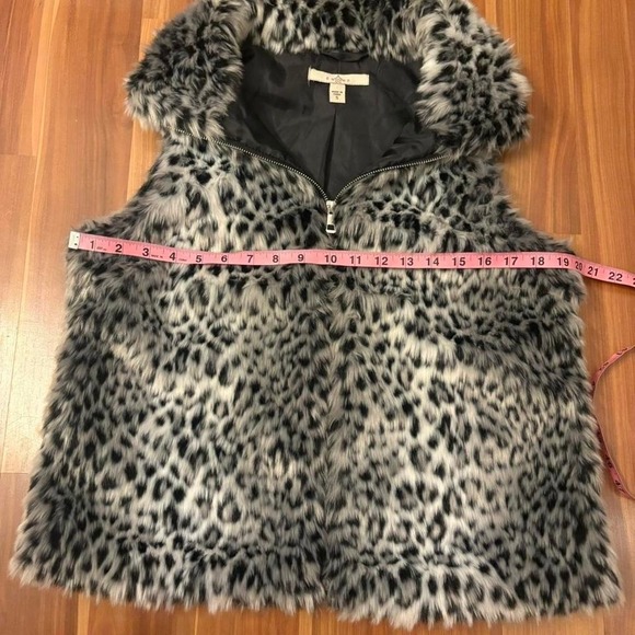 fever size S high collar faux fur snow leopard fluffy zip up vest - Picture 4 of 7